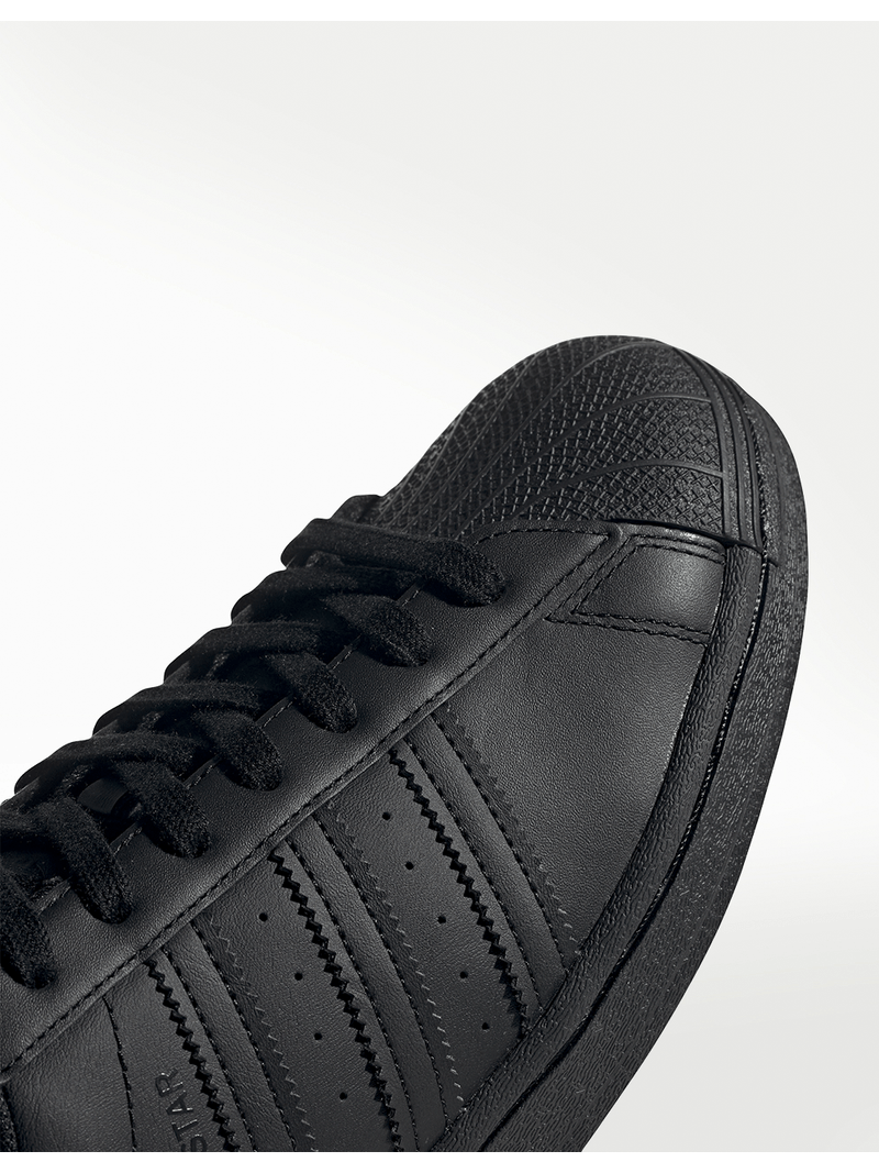 Tenis Adidas Superstar negros. Siempre iconicos TAF Mexico TAF MX