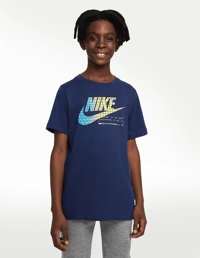 PLAYERA NIKE B NSW  CLUB SSNL GFX