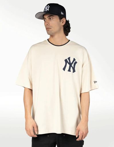 PLAYERA NEW ERA CAP WRLD SRIES DRP SHLDR NEYYAN LTCNVY
