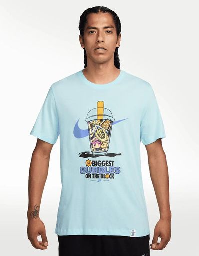 PLAYERA NIKE U NSW OC SOLE FOOD HBR