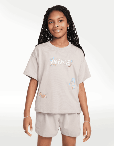 PLAYERA NIKE G NSW SEASONAL STORY