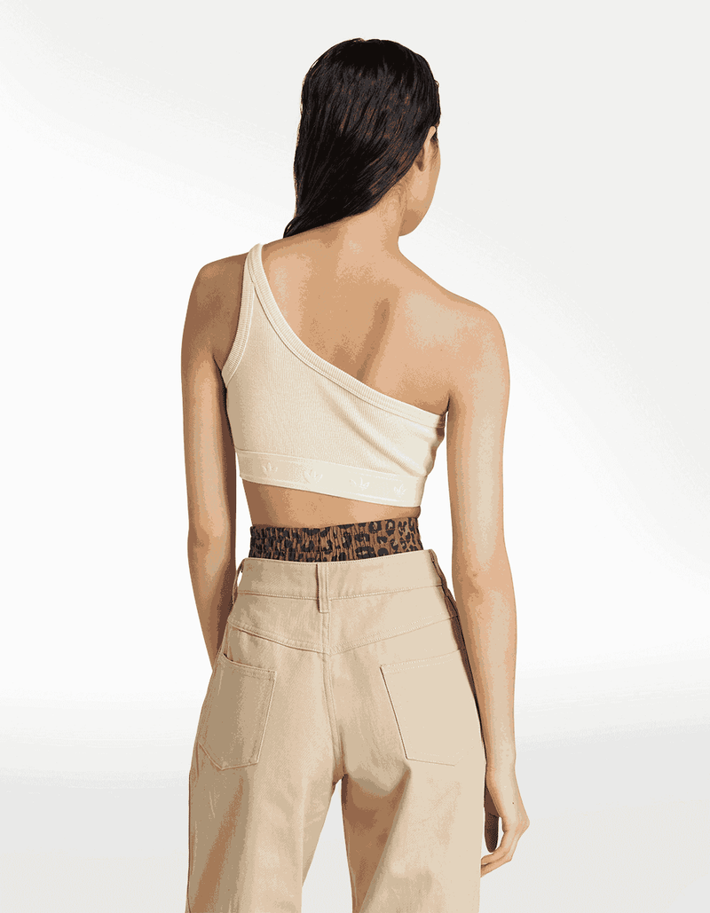 JC7557_2_APPAREL_On-Model_Back-View_transparent_69_11zon.png