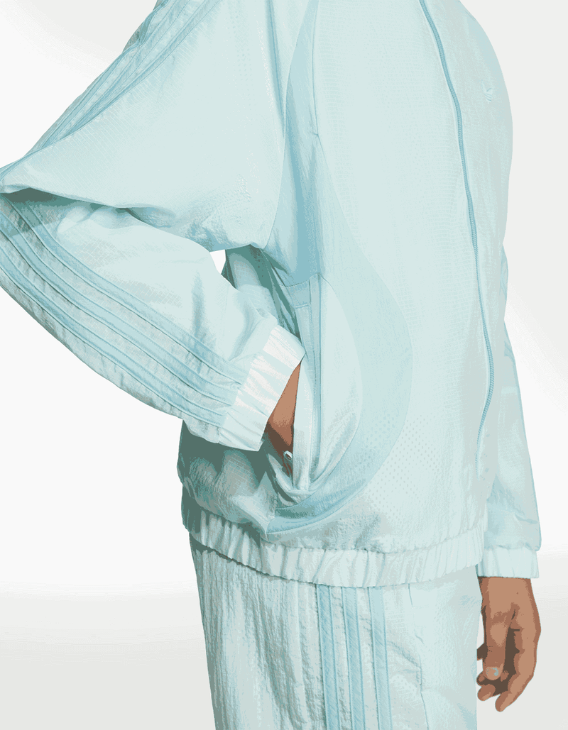JC7888_6_APPAREL_On Model_Detail View 2_transparent_77_11zon.png