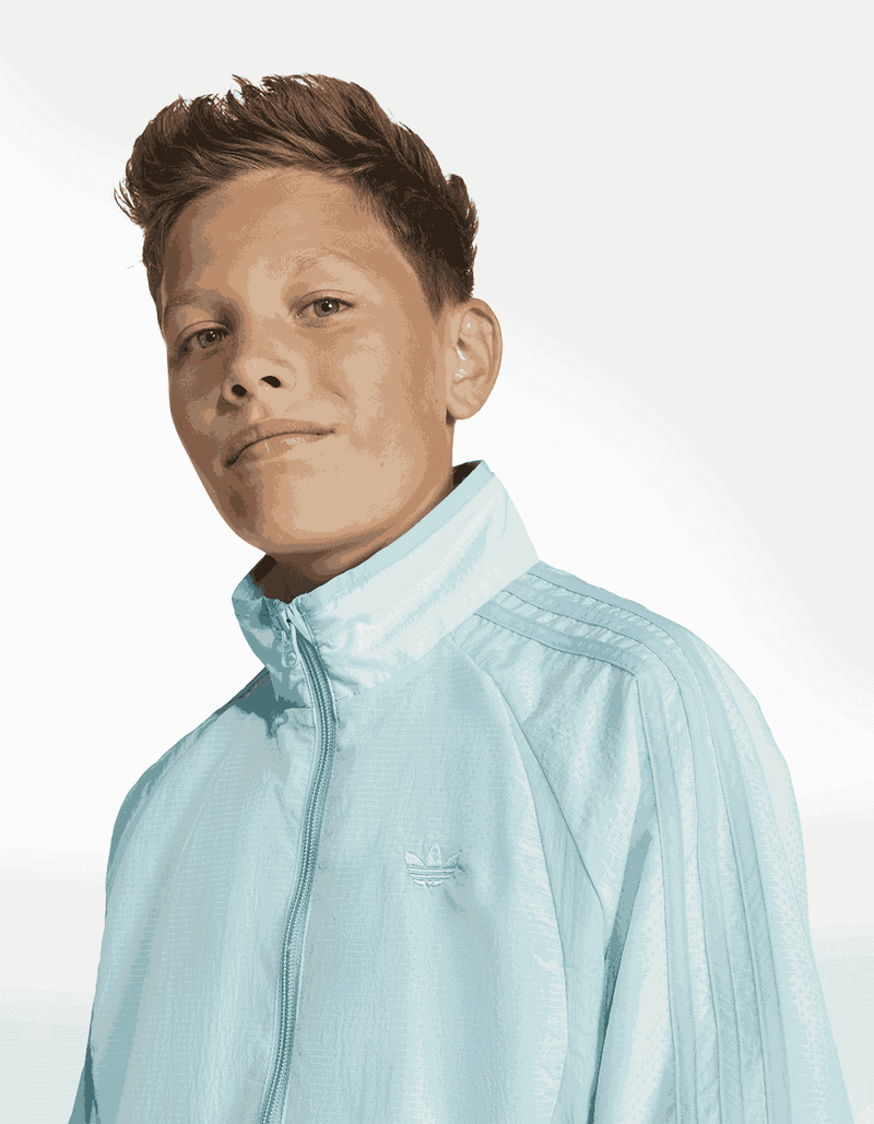 JC7888_5_APPAREL_On Model_Detail View 1_transparent_76_11zon.png