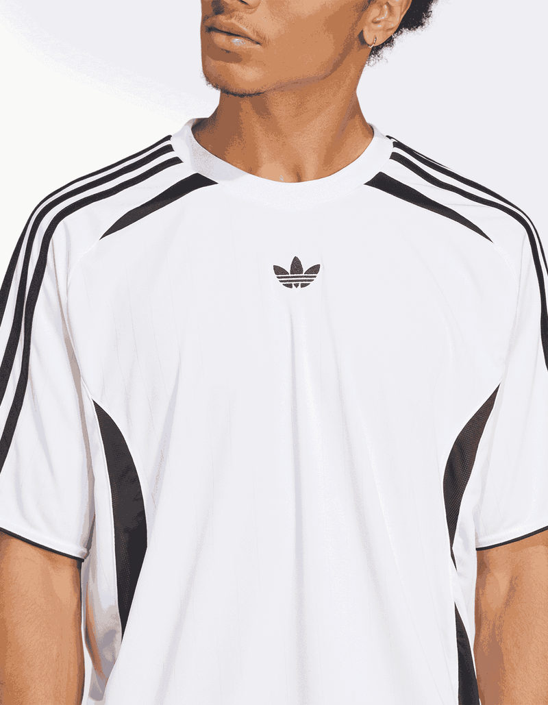 JP1113_6_APPAREL_On-Model_Detail-View-2_transparent_37_11zon.png