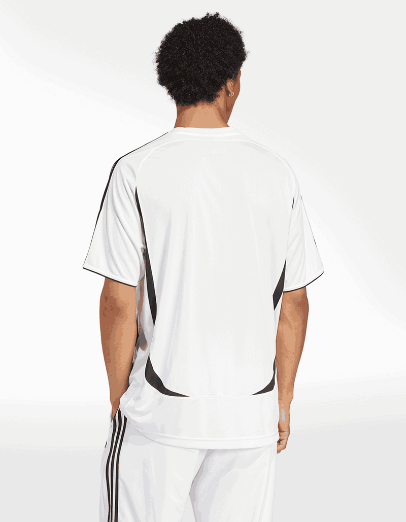JP1113_3_APPAREL_On-Model_Back-View_transparent_35_11zon.png