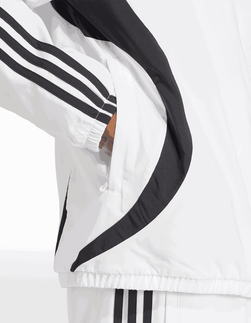 JP1116_6_APPAREL_On-Model_Detail-View-2_transparent_41_11zon.png