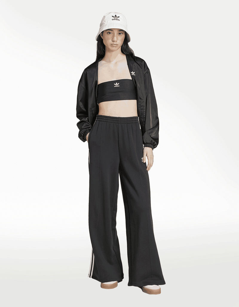 IY7255_5_APPAREL_On Model_Walking View_transparent_9_11zon.png