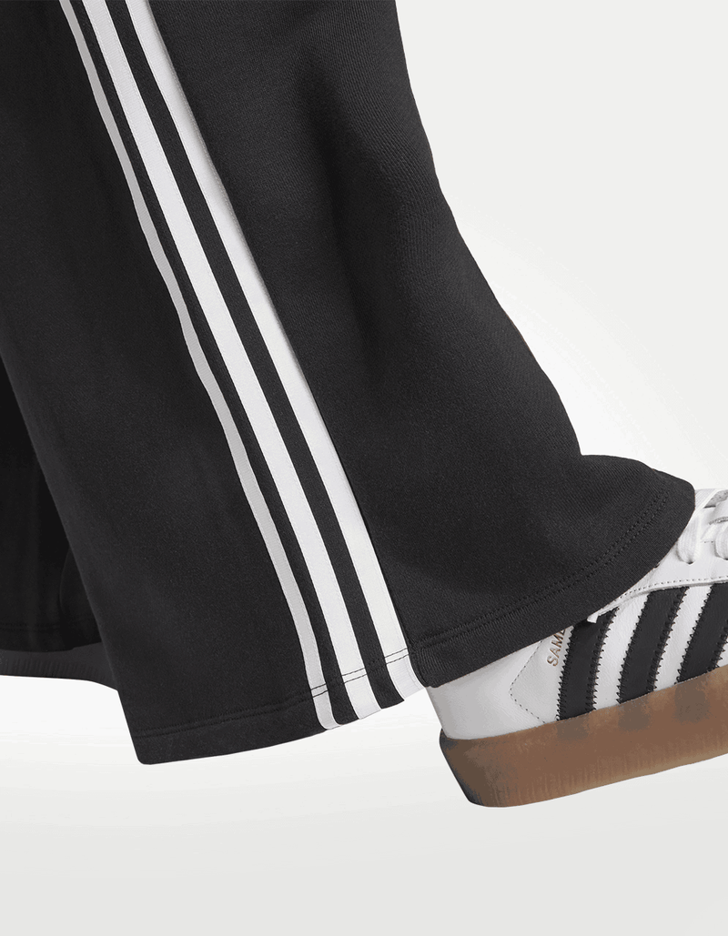 IY7255_7_APPAREL_On Model_Detail View 2_transparent_11_11zon.png