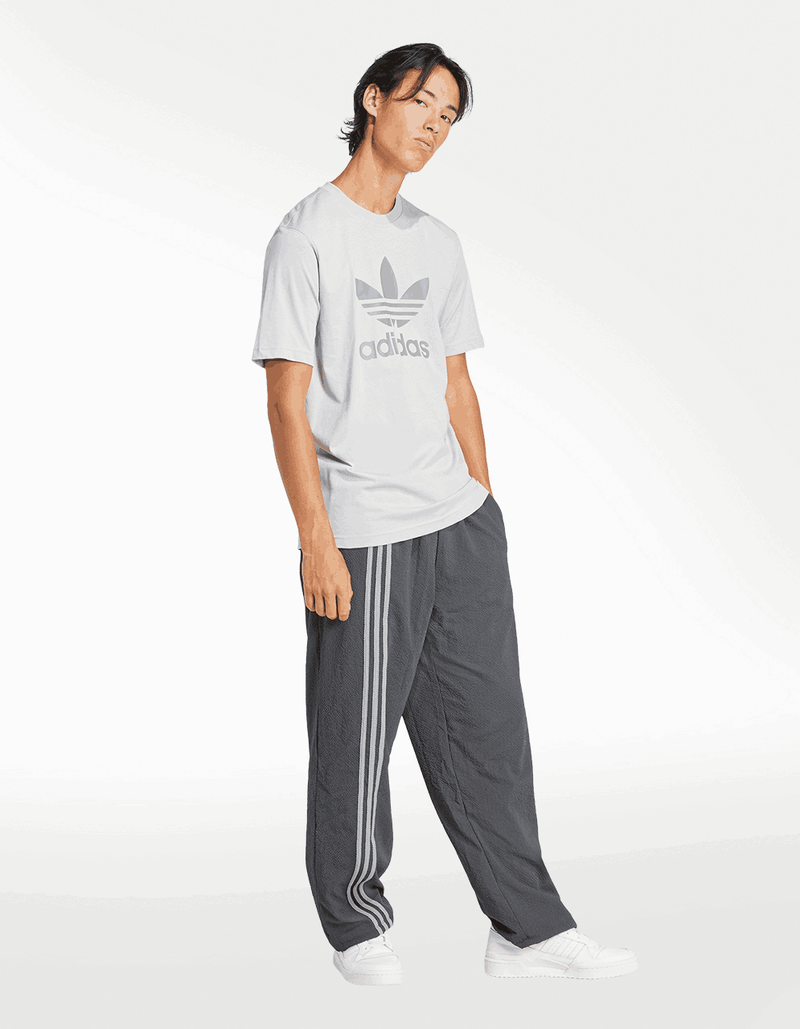 JP2548_5_APPAREL_On Model_Walking View_transparent_49_11zon.png