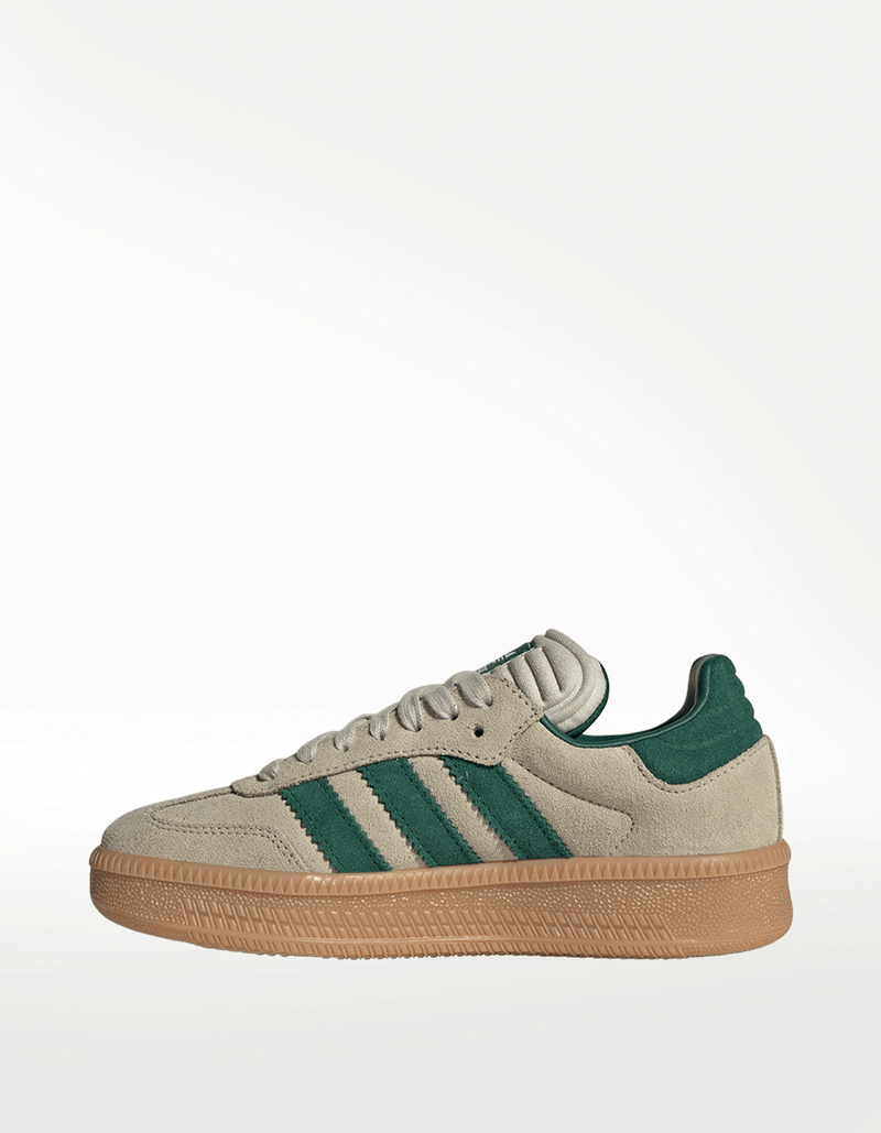 JQ9886_5_FOOTWEAR_Photography_Side-Medial-Center-View_transparent.png