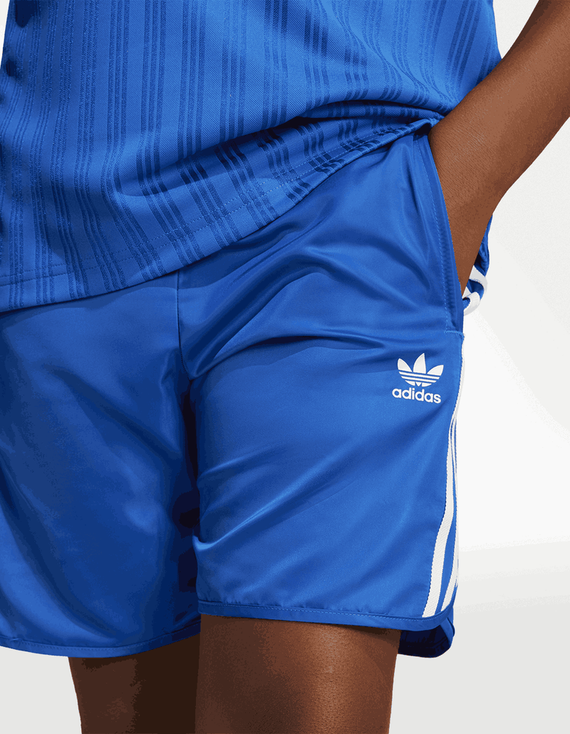 JC9131_6_APPAREL_On Model_Detail View 1_transparent_57_11zon.png