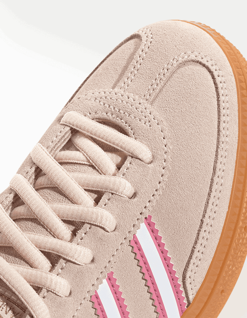 JI0454_8_FOOTWEAR_Photography_Detail View 1_transparent_28_11zon.png