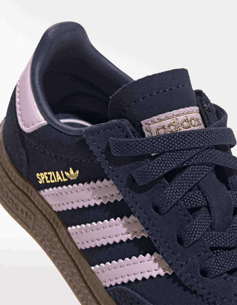 JI2901_9_FOOTWEAR_Photography_Detail View 2_transparent_32_11zon.png