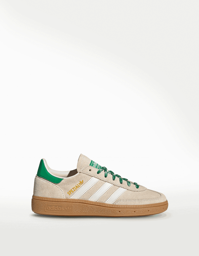 JQ5777_1_FOOTWEAR_Photography_Side-Lateral-Center-View_transparent_1_11zon.png