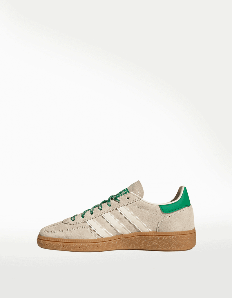 JQ5777_5_FOOTWEAR_Photography_Side-Medial-Center-View_transparent_3_11zon.png