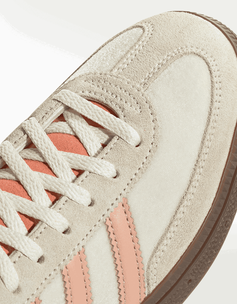 JI2649_8_FOOTWEAR_Photography_Detail View 1_transparent_34_11zon.png