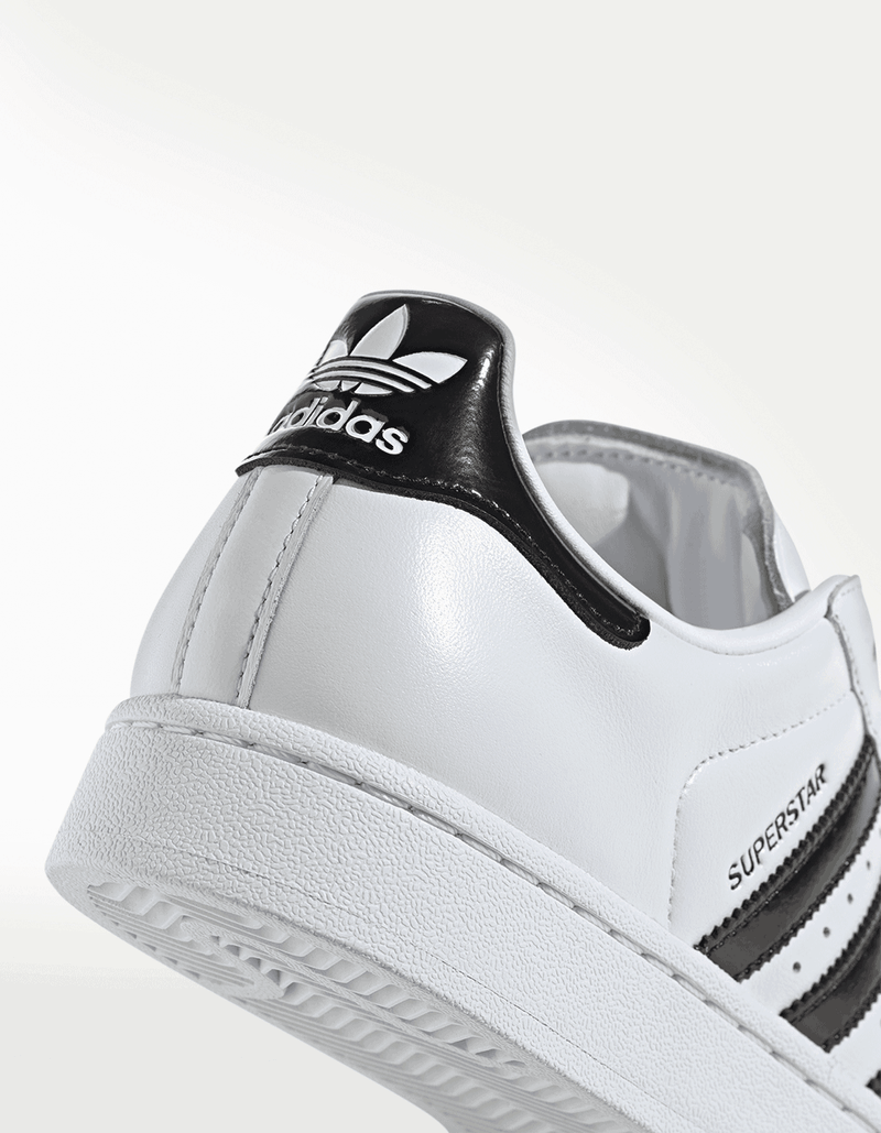 JP9677_8_FOOTWEAR_Photography_Detail-View-1_transparent_11_11zon.png