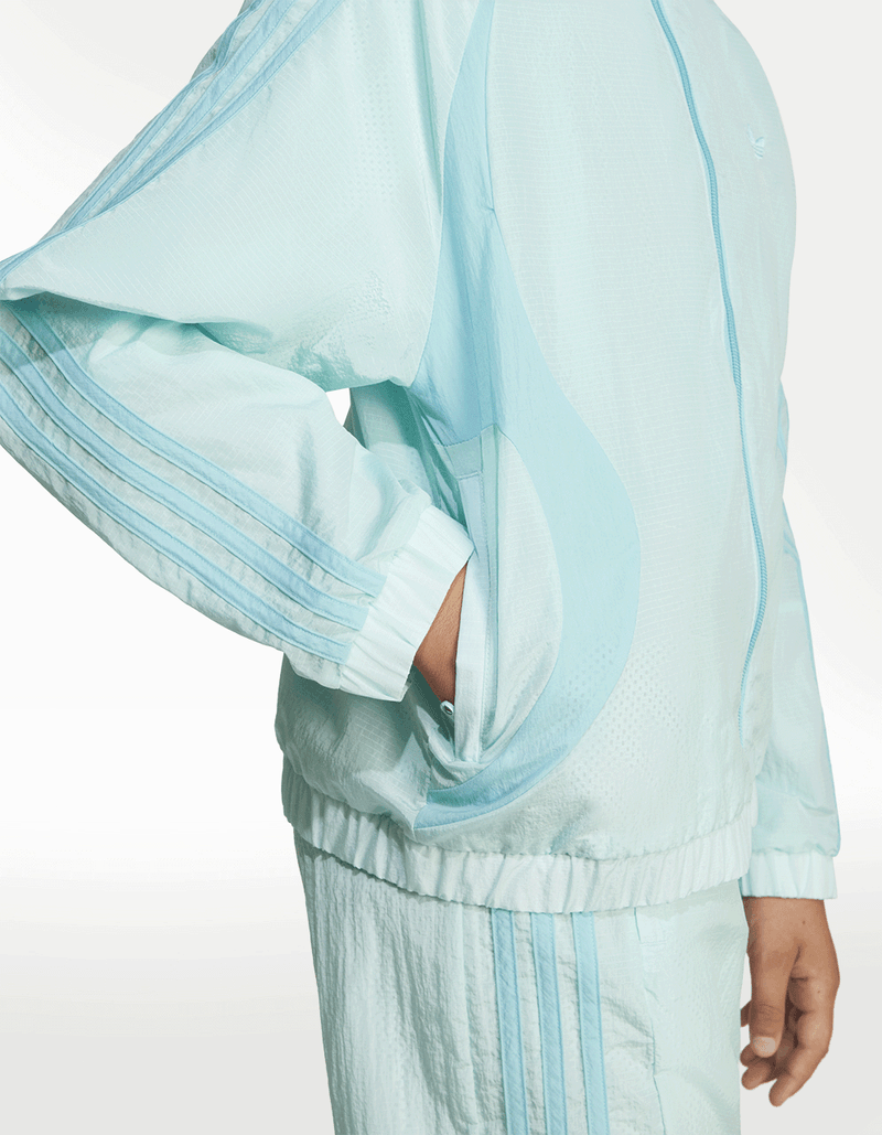 JC7888_6_APPAREL_On Model_Detail View 2_transparent.png