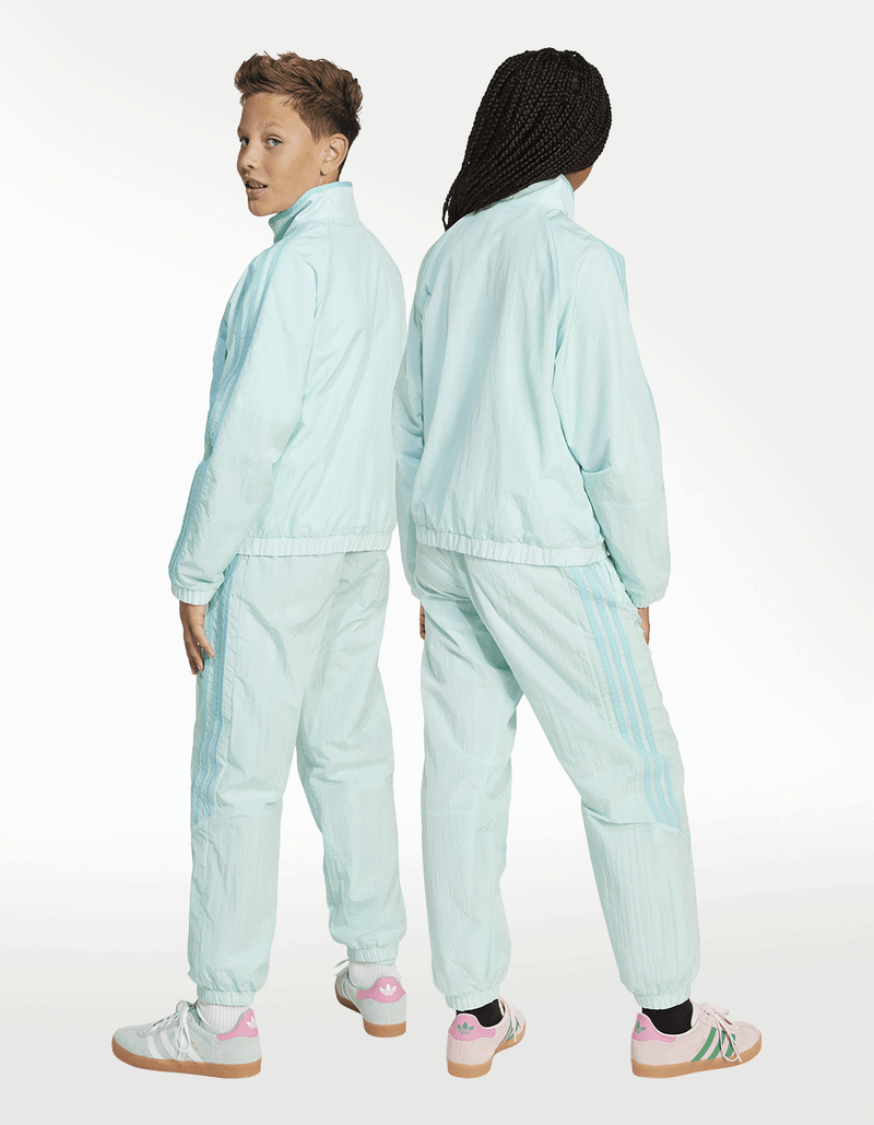 JC7888_7_APPAREL_On Model_Standard Unisex Back View_transparent.png