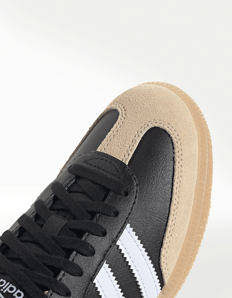 JQ8555_9_FOOTWEAR_Photography_Detail-View-2_transparent