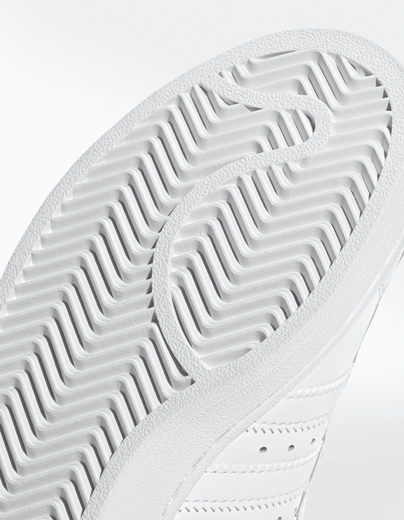 JH9978_9_FOOTWEAR_Photography_Detail-View-2_transparent