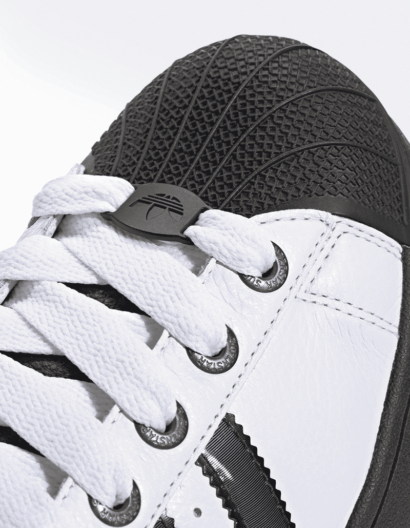 JQ3208_8_FOOTWEAR_Photography_Detail-View-1_transparent