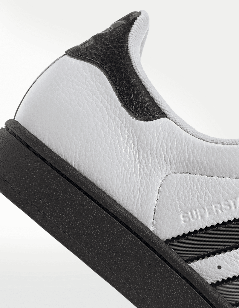 JQ3208_9_FOOTWEAR_Photography_Detail-View-2_transparent