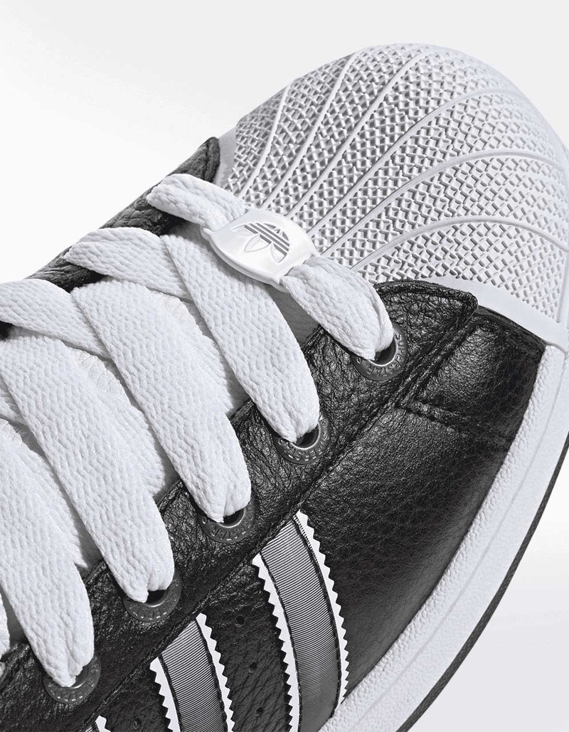 JQ3209_9_FOOTWEAR_Photography_Detail-View-2_transparent