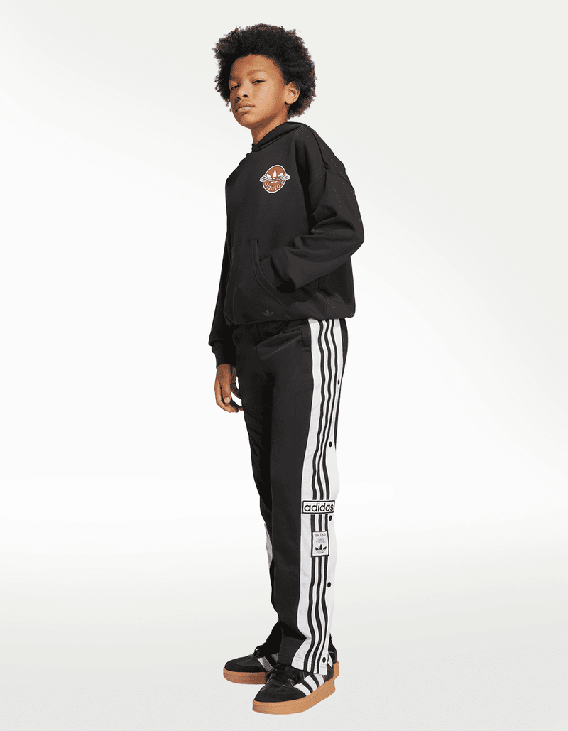 JX1091_4_APPAREL_On Model_Walking View_transparent