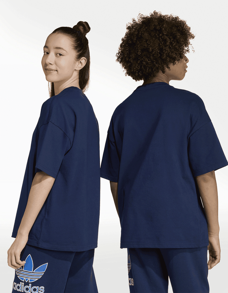 JV8558_7_APPAREL_On Model_Standard Unisex Back View_transparent