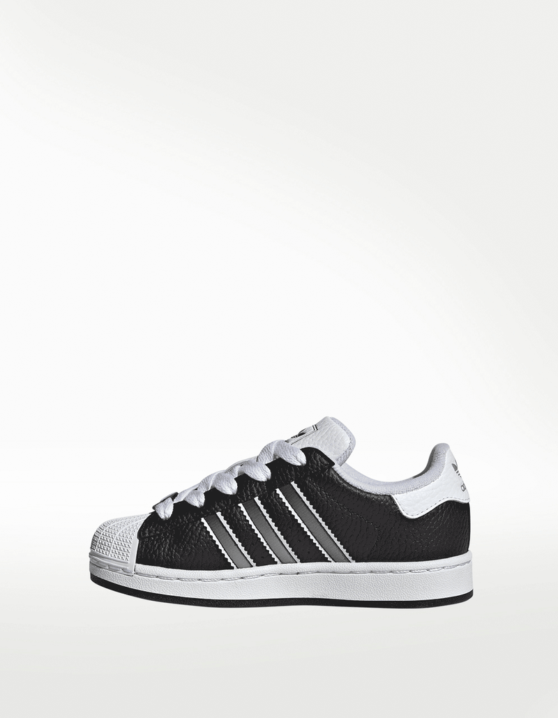 JQ0316_5_FOOTWEAR_Photography_Side-Medial-Center-View_transparent