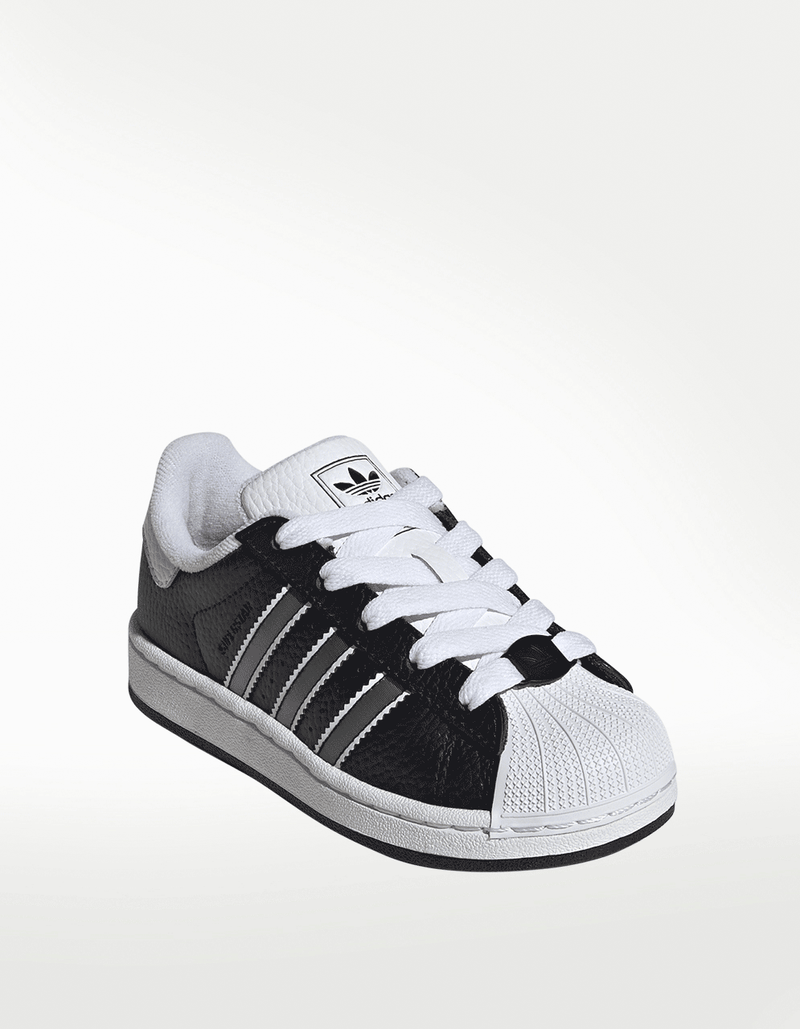 JQ0316_6_FOOTWEAR_Photography_Front-Lateral-Top-View_transparent