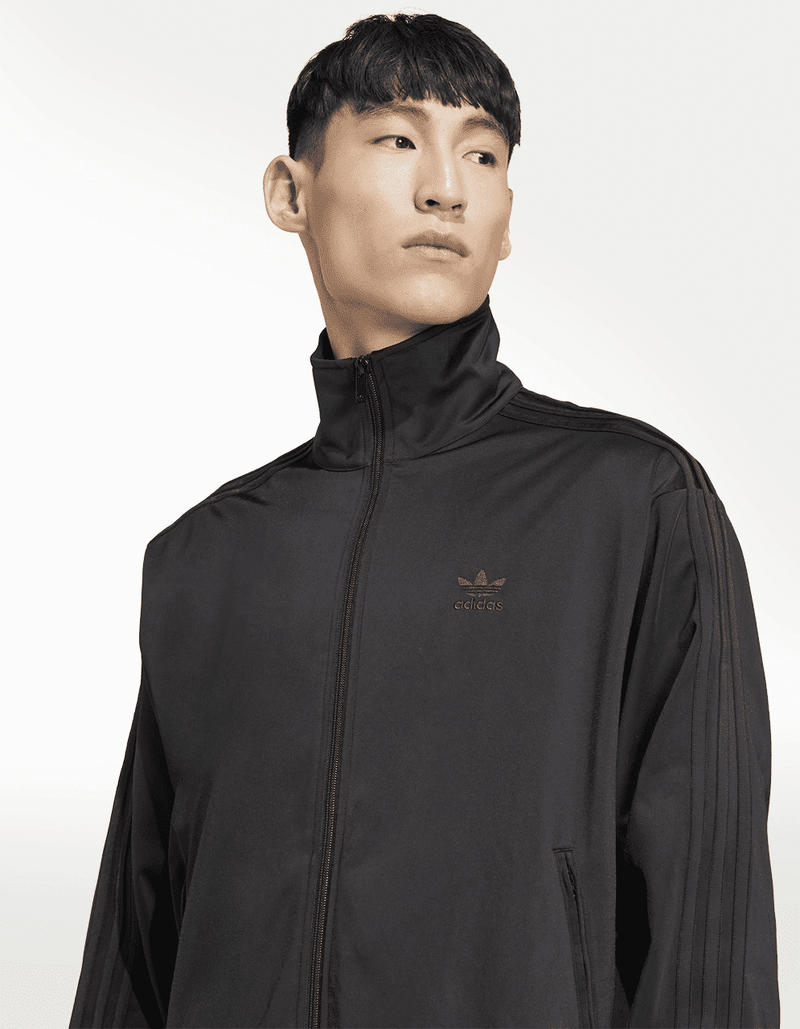 JY1347_5_APPAREL_On Model_Detail View 1_transparent