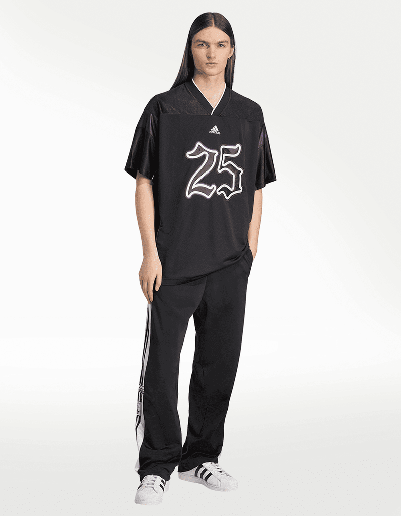 JY2763_4_APPAREL_On Model_Walking View_transparent