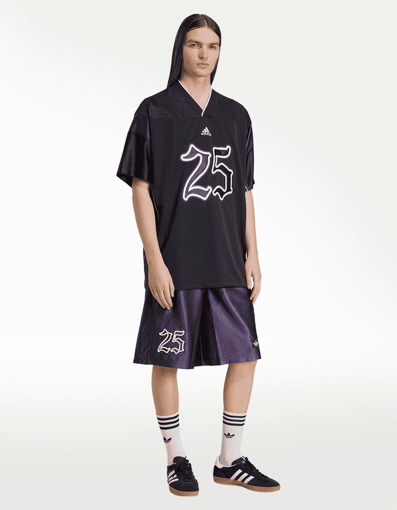 JY2768_4_APPAREL_On Model_Walking View_transparent