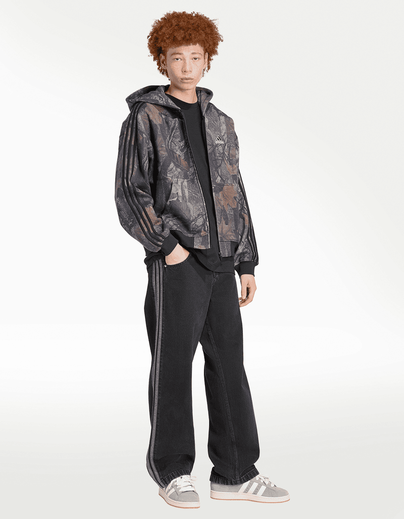 JY2775_4_APPAREL_On-Model_Walking-View_transparent