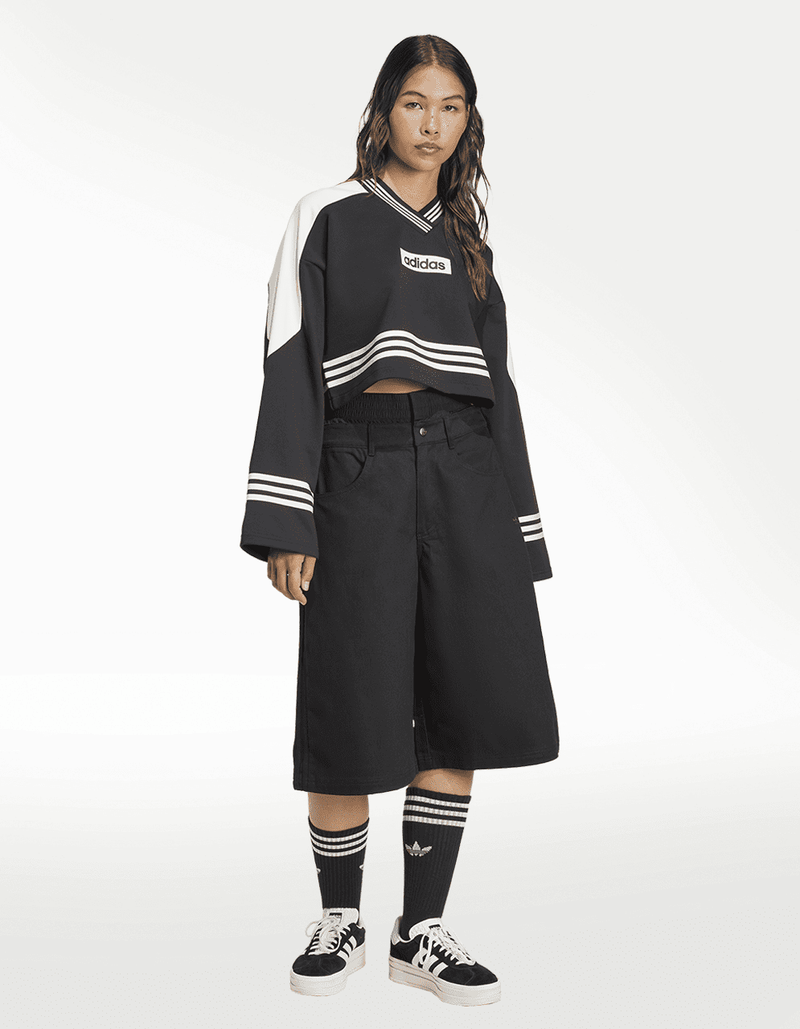 JW7273_4_APPAREL_On Model_Walking View_transparent