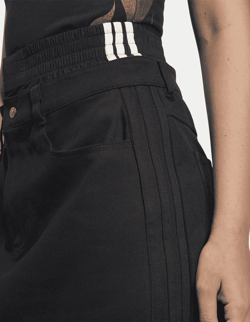 JX7593_6_APPAREL_On Model_Detail View 2_transparent