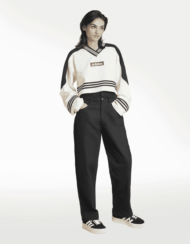 JX7594_4_APPAREL_On Model_Walking View_transparent