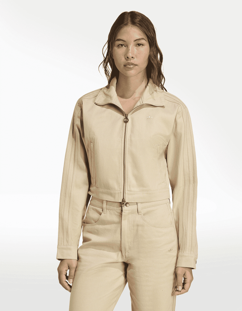 JX7600_2_APPAREL_On-Model_Standard-View_transparent