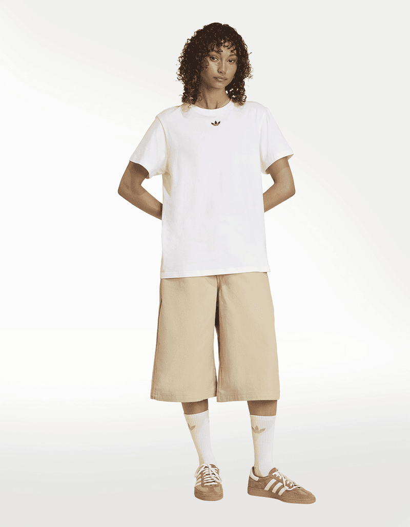 JX8762_4_APPAREL_On Model_Walking View_transparent