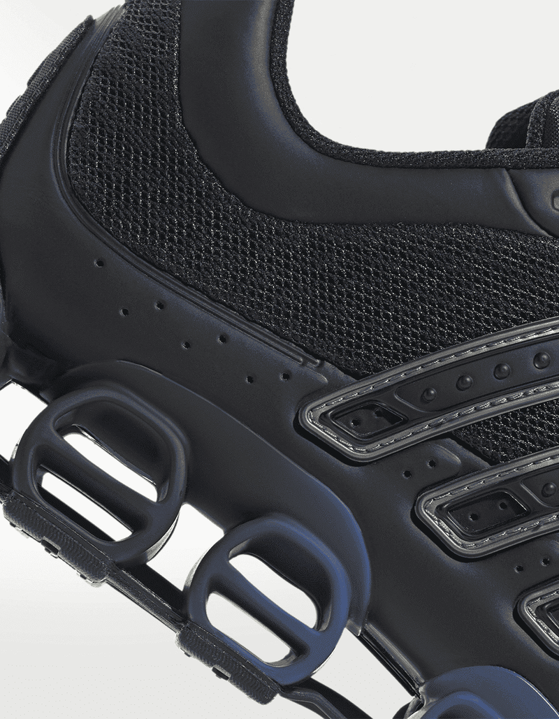 JR0906_9_FOOTWEAR_Photography_Detail-View-2_transparent