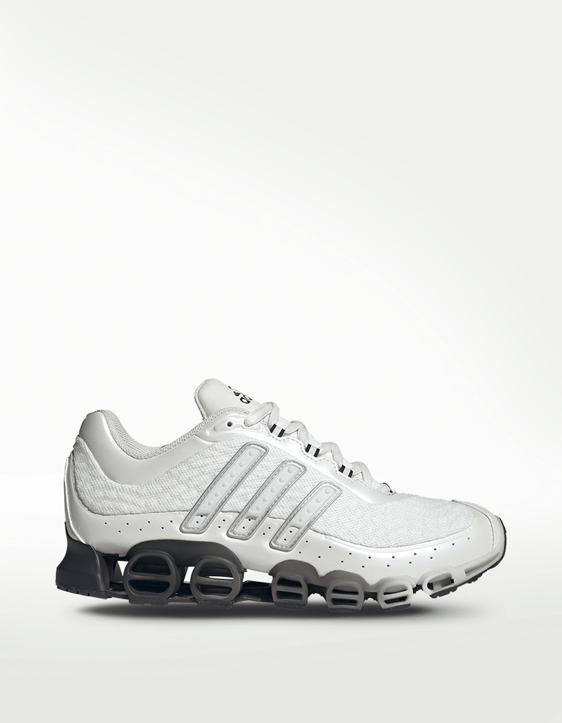 JR0905_1_FOOTWEAR_Photography_Side-Lateral-Center-View_transparent