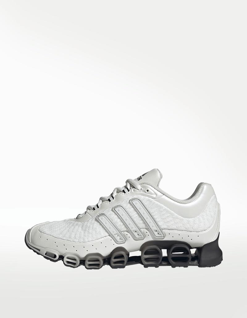 JR0905_5_FOOTWEAR_Photography_Side-Medial-Center-View_transparent