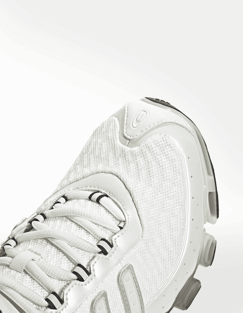 JR0905_8_FOOTWEAR_Photography_Detail-View-1_transparent