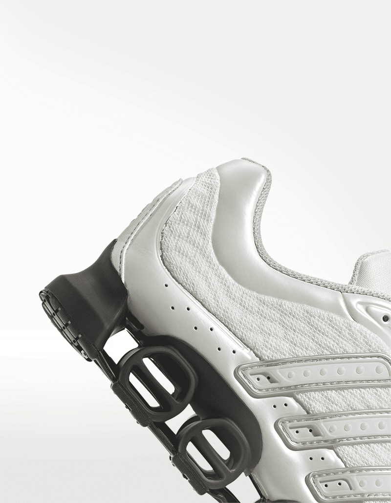 JR0905_9_FOOTWEAR_Photography_Detail-View-2_transparent