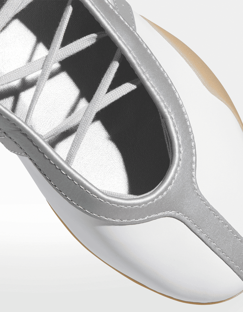 JQ6438_8_FOOTWEAR_Photography_Detail-View-1_transparent