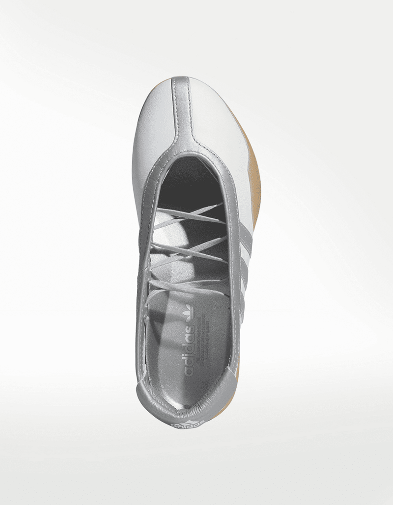 JQ6438_3_FOOTWEAR_Photography_Top-Portrait-View_transparent