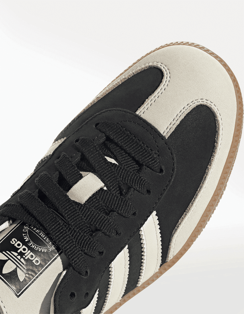 IE5836_8_FOOTWEAR_Photography_Detail-View-1_transparent